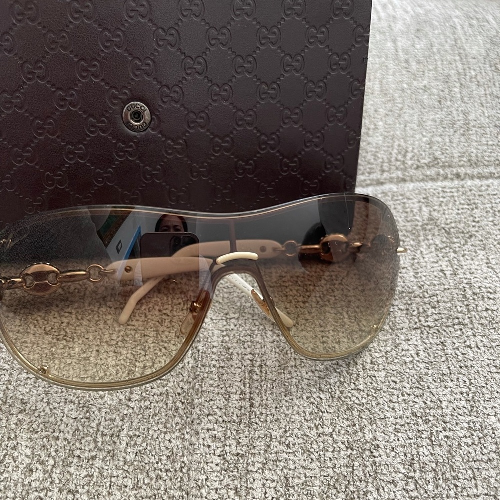 Gucci sunglass